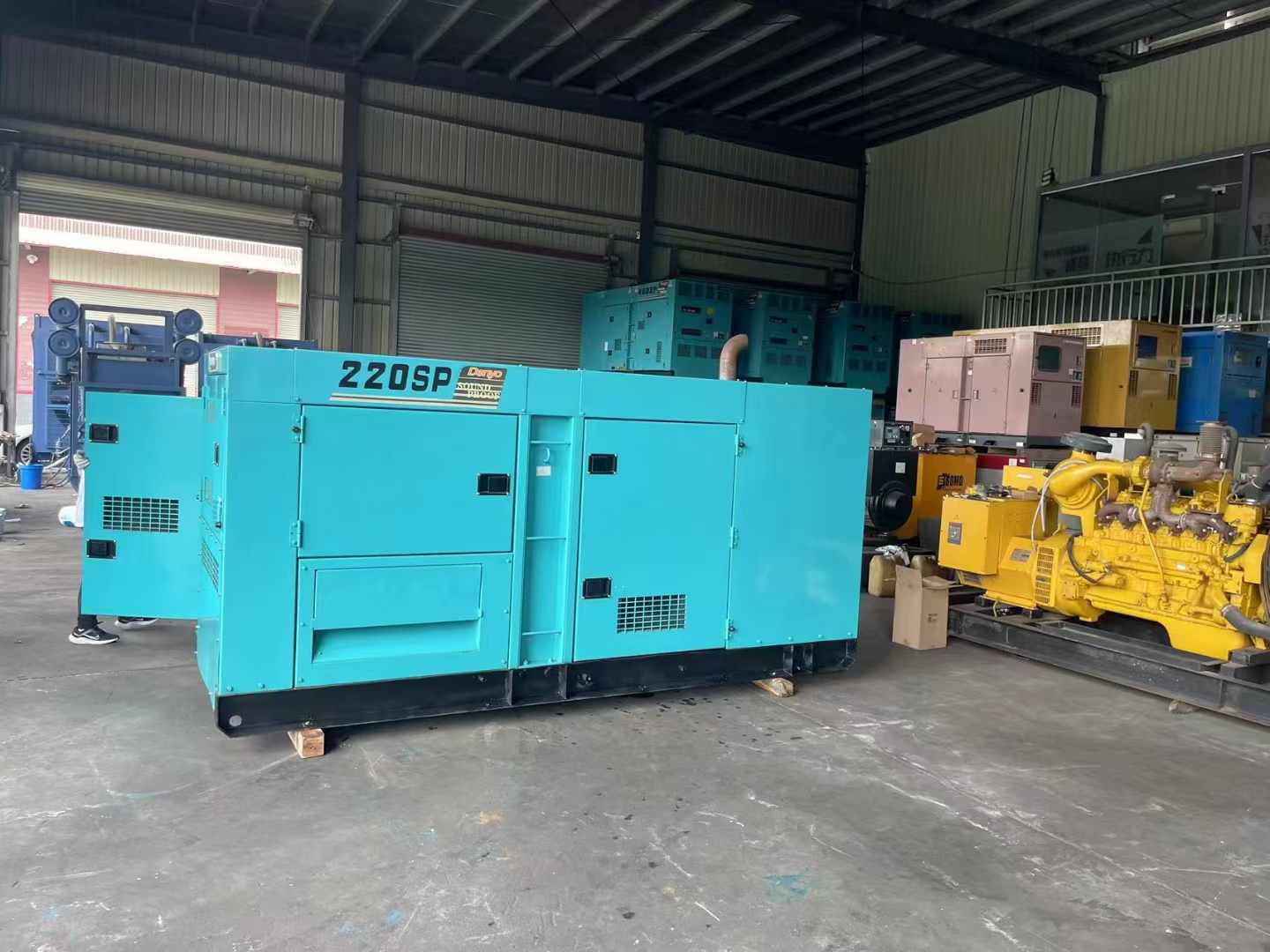 三都镇800kW 柴油发电机的输出电流波动范围是多少？