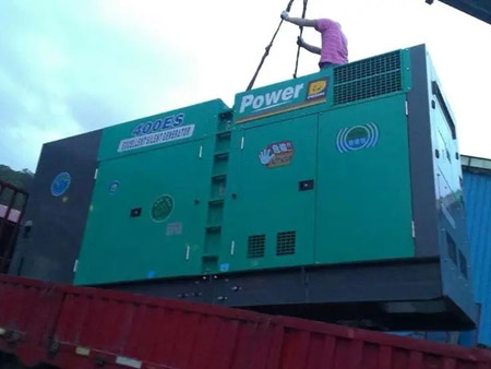 三都镇柴油发电机组转速不稳定时，如何对发动机进行维护？