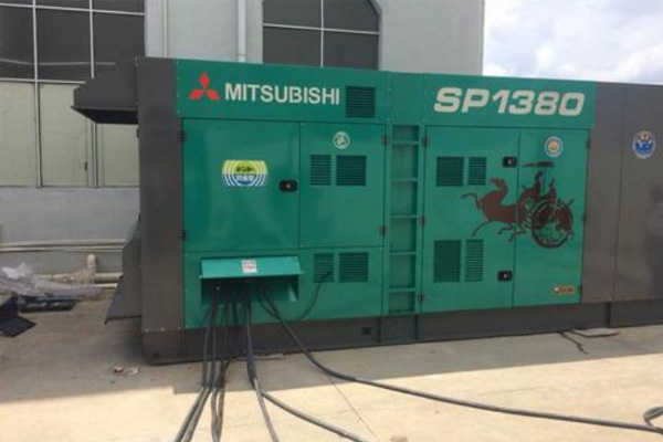 三都镇为什么有些柴油发电机组的输出电压可以调节？