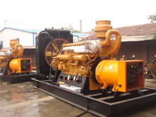 三都镇发电机组的频率规格是如何确定的？