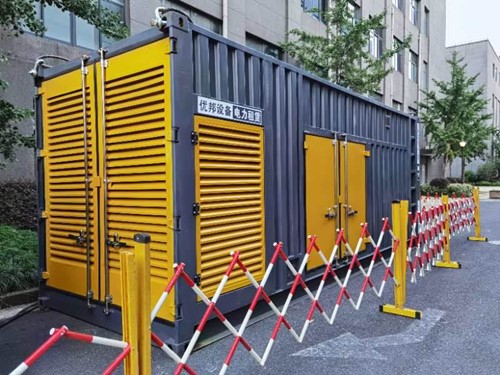 三都镇如何使用转速表检查发动机的转速？