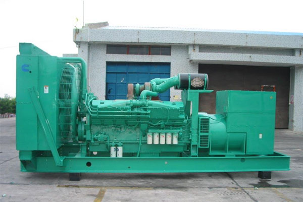 三都镇工厂发电机应急发电时如何更准确地检查发电机状态？