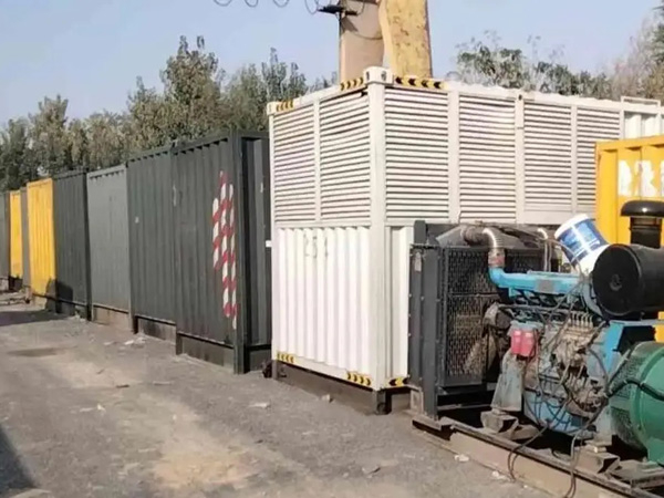 三都镇200KW柴油发电机机组每小时油耗是多少？